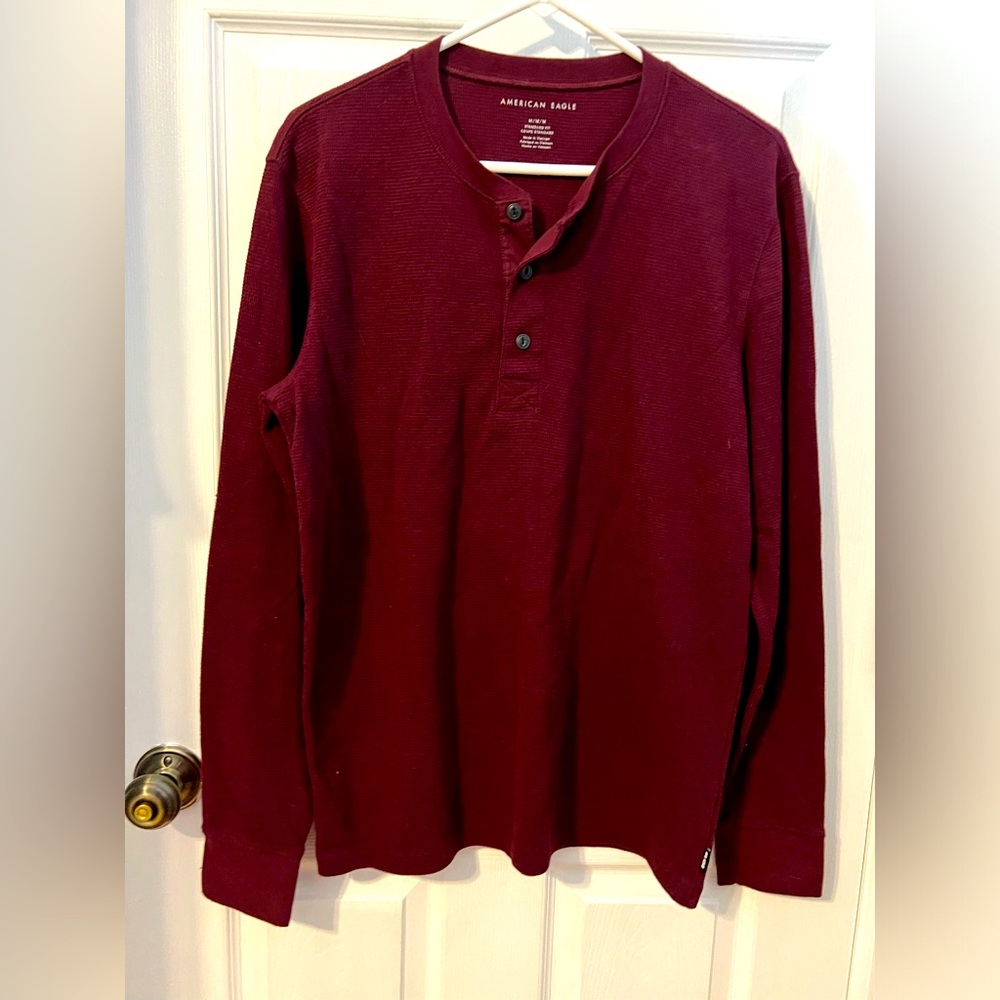 Men’s American Eagle burgundy waffle weave pullover